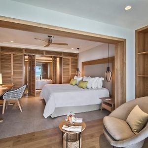 Kamer "Premium" met een Queen Size Bed en Uitzicht op het Strand